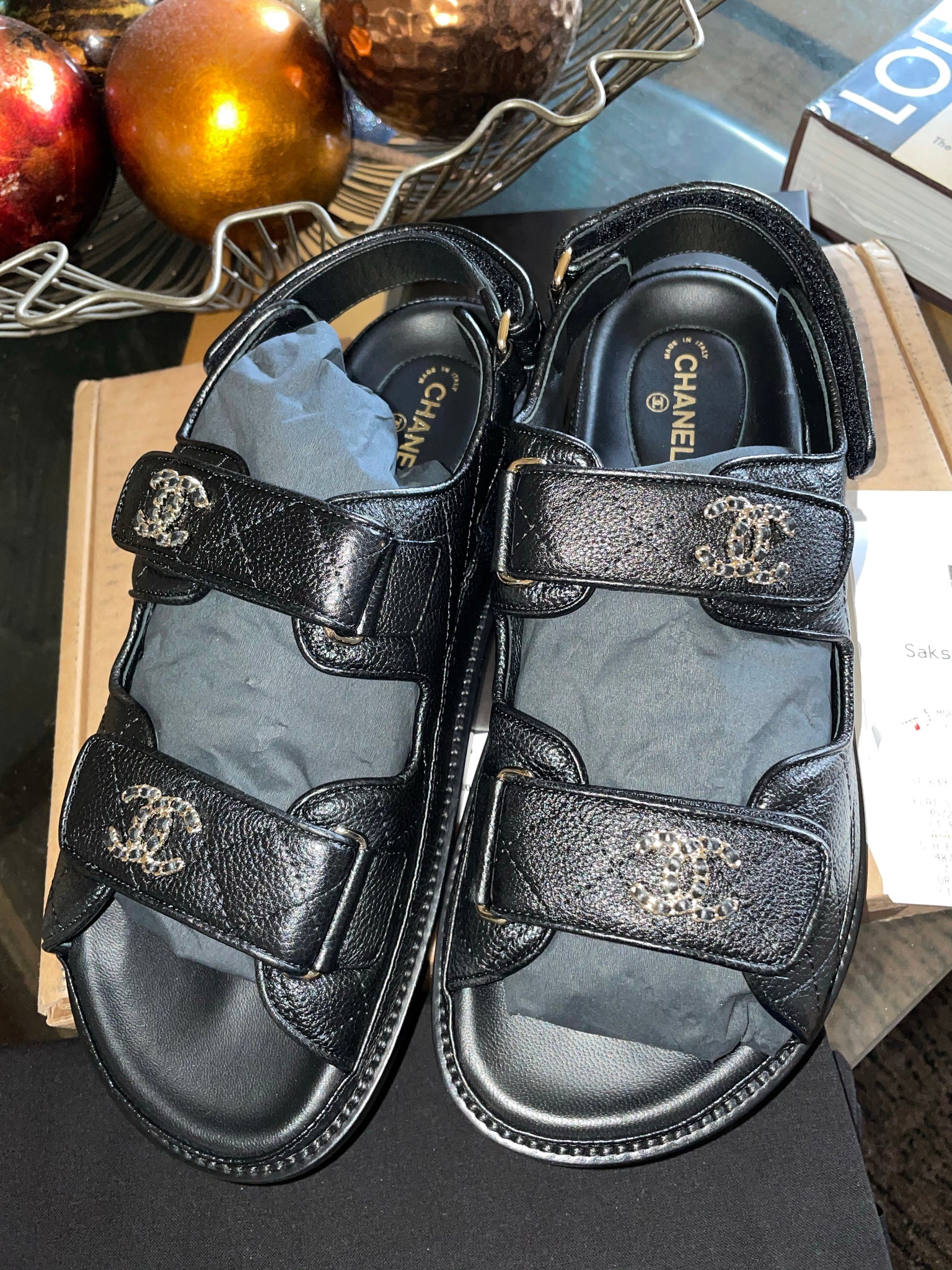 Chanel White Black Leather CC Logo 38.5 EUR Size Slides Flats Dad Sandals